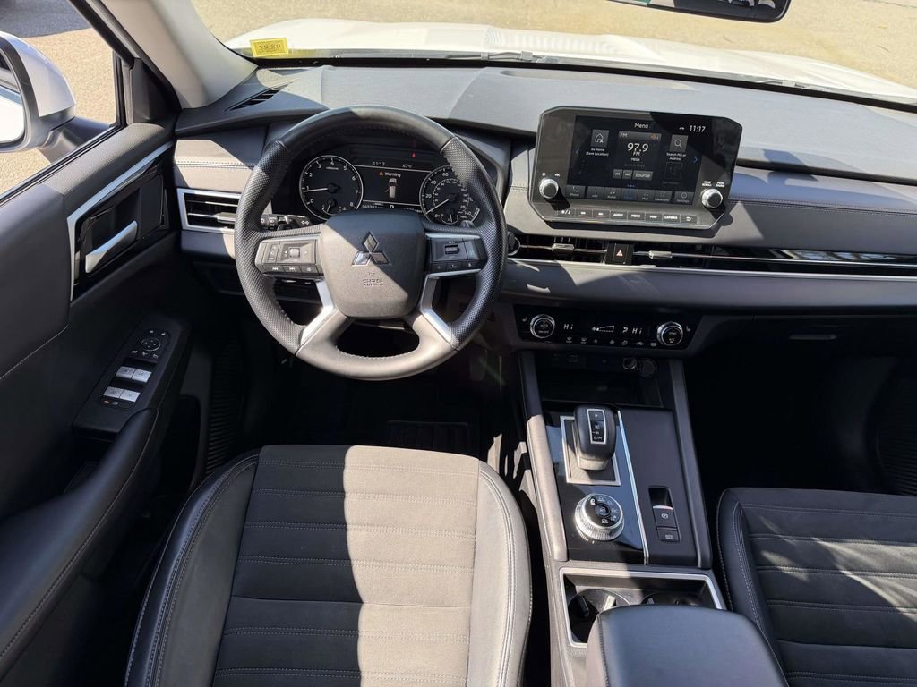Used 2024 Mitsubishi Outlander SE image 19