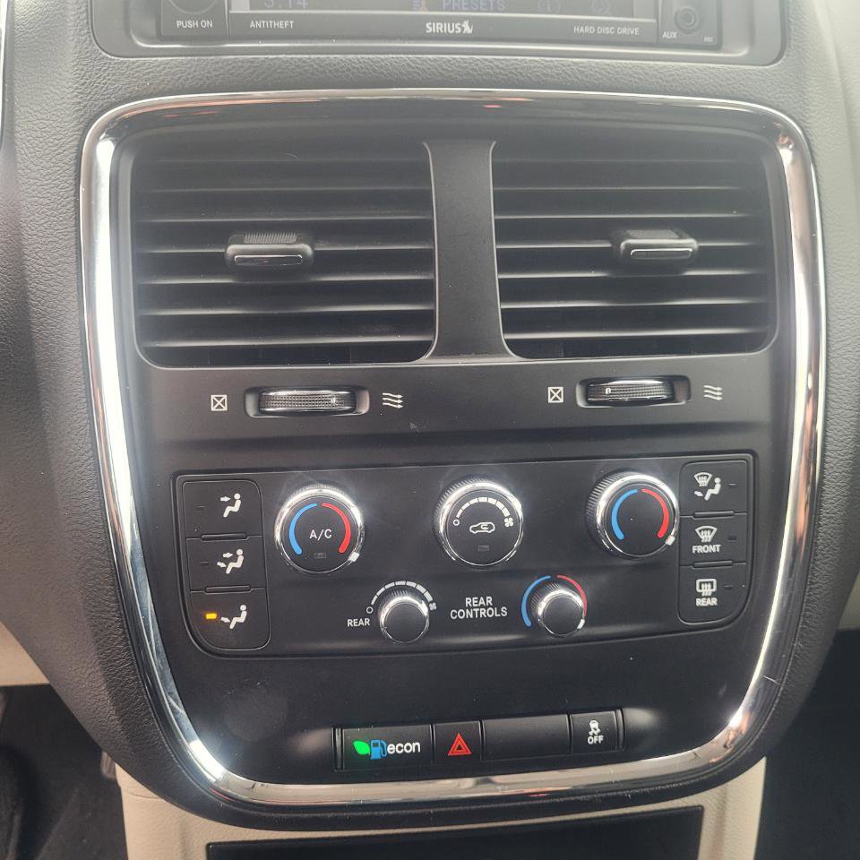 Used 2019 Dodge Grand Caravan SE w/ UConnect Hands-Free Group image 18