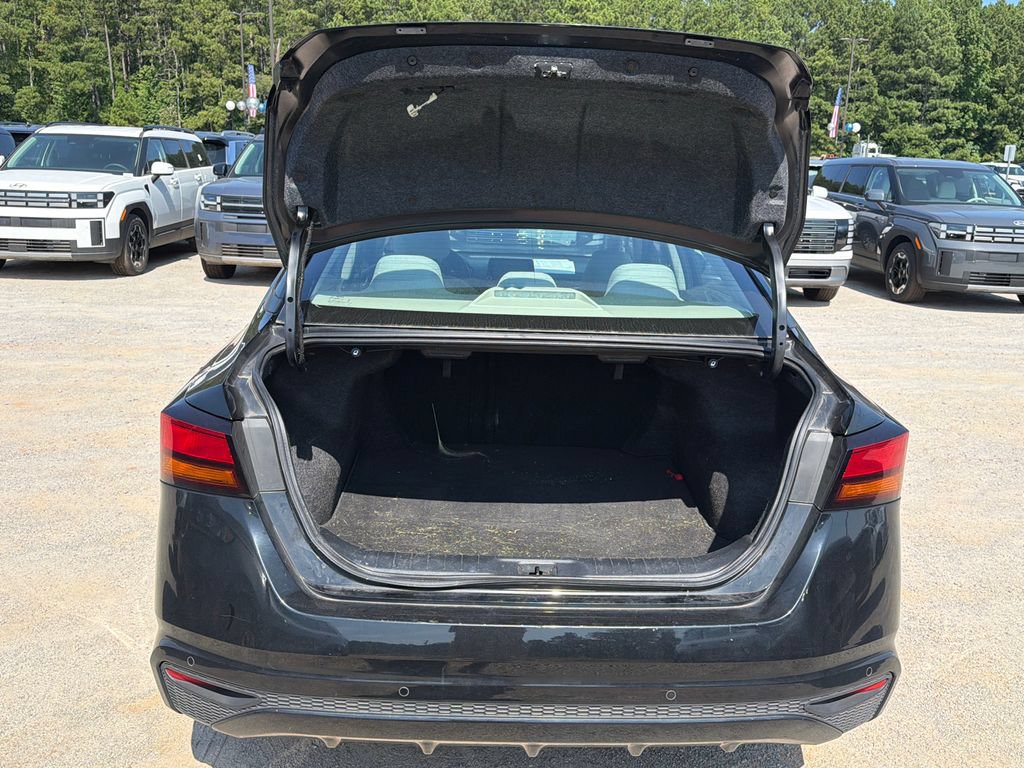 Used 2025 Nissan Altima 2.5 SV FWD image 15
