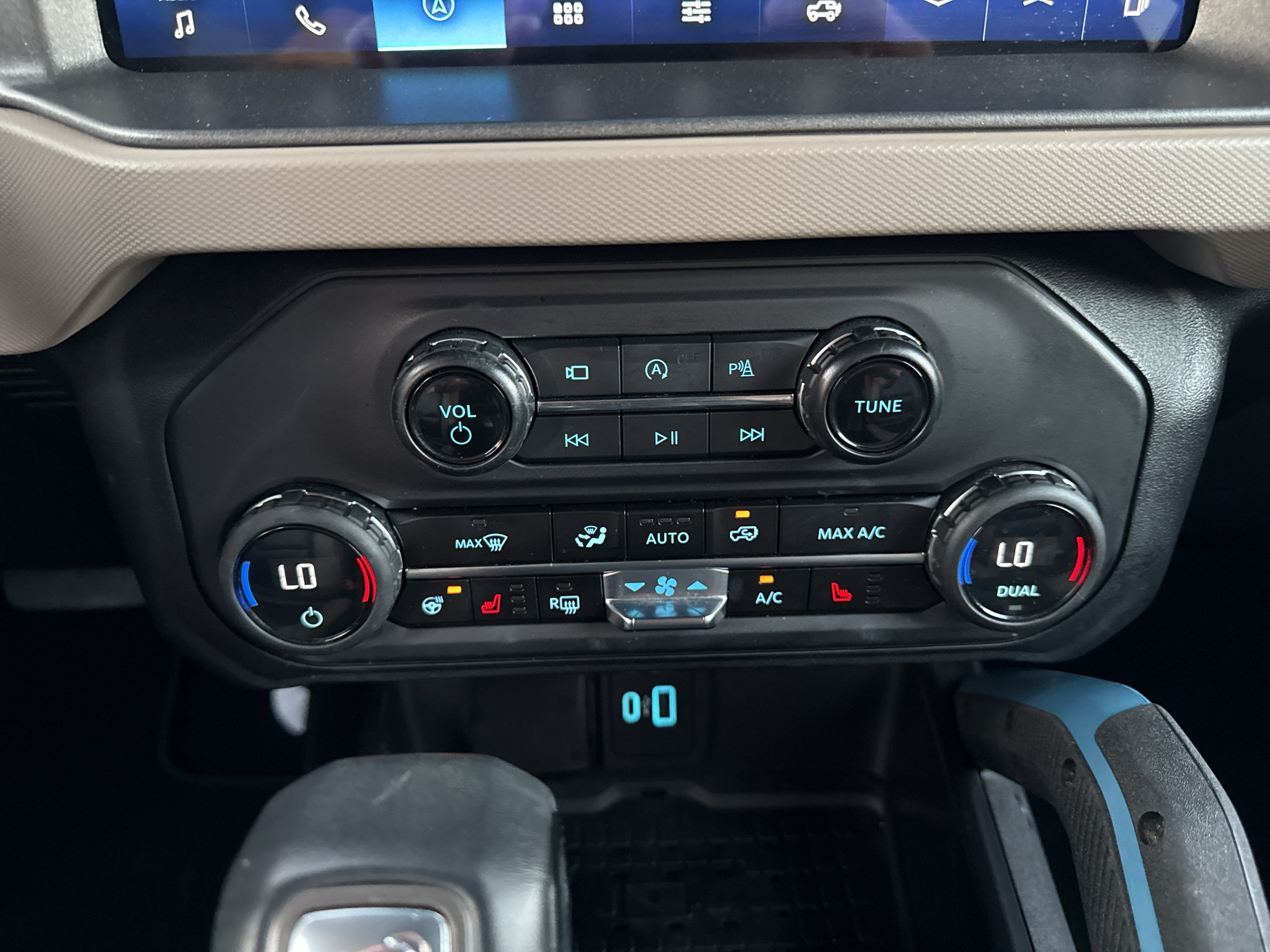 Certified 2024 Ford Bronco Wildtrak AWD/4WD image 20