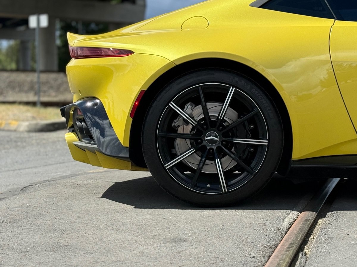 Used 2020 Aston Martin V8 Vantage Coupe RWD image 12