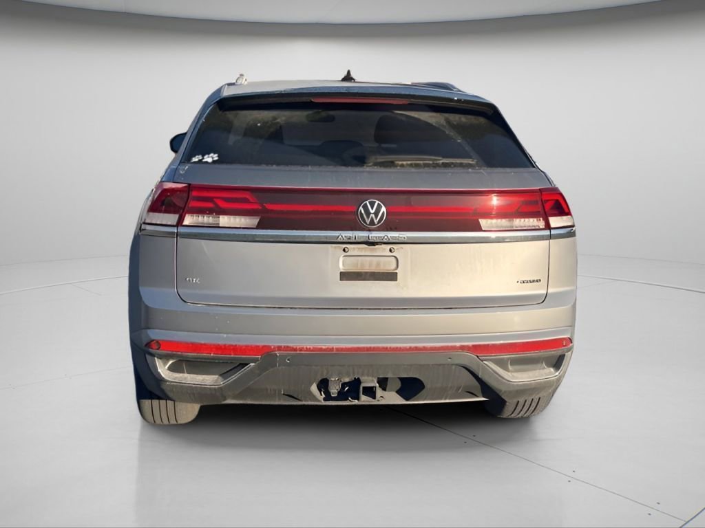 Used 2024 Volkswagen Atlas Cross Sport SE w/ Panoramic Sunroof Package image 5