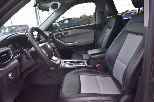 Used 2022 Ford Explorer XLT w/ Equipment Group 202A AWD/4WD image 23