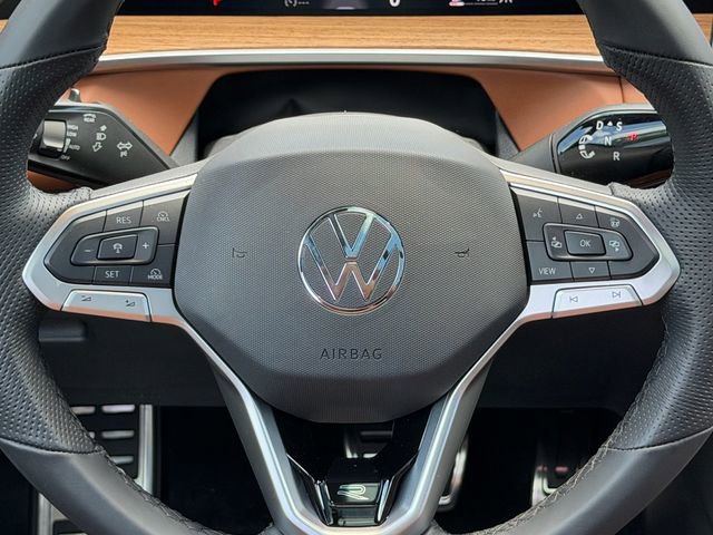 Used 2025 Volkswagen Tiguan SEL R-Line AWD/4WD image 14