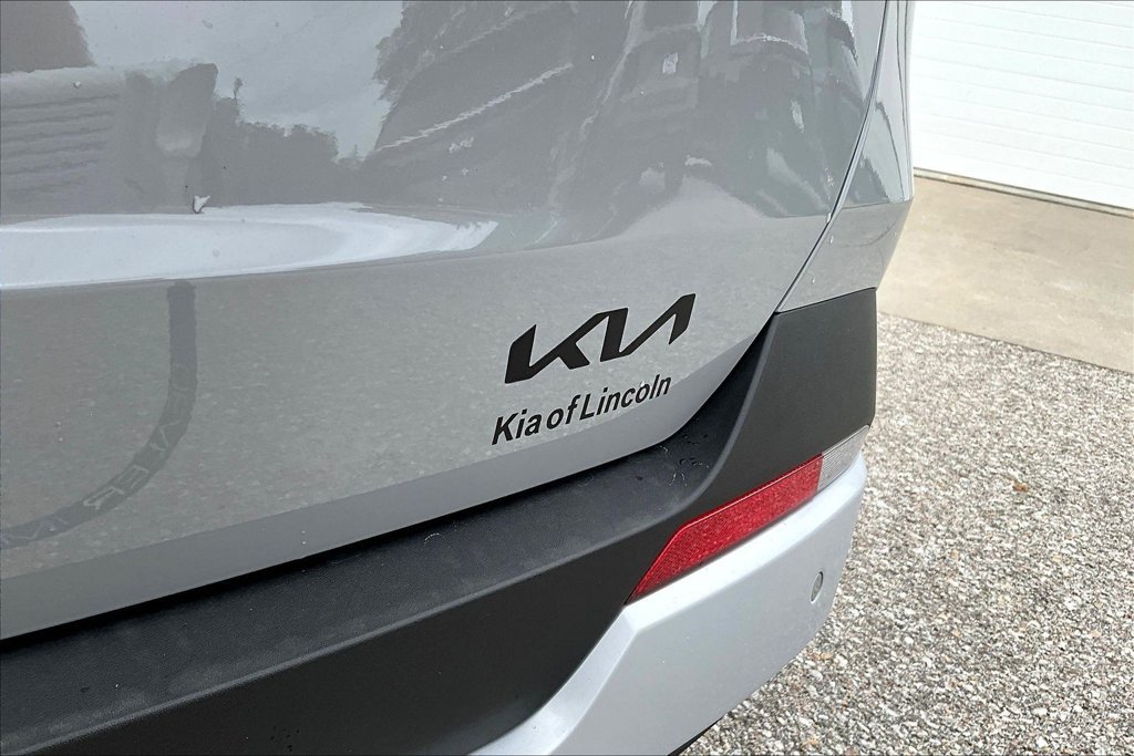 New 2027 Kia Carnival FWD image 8