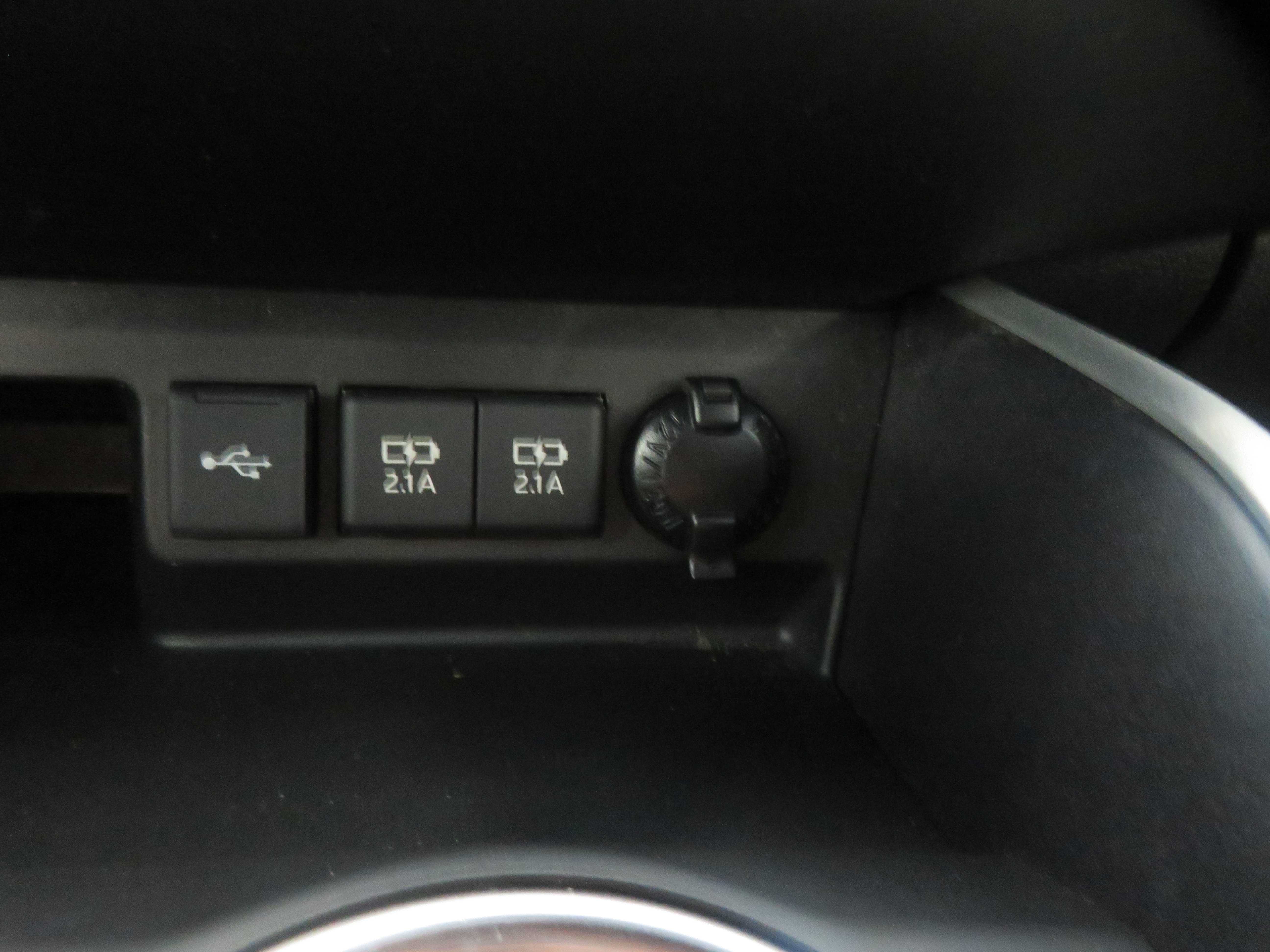 Used 2020 Toyota Highlander XLE FWD image 47