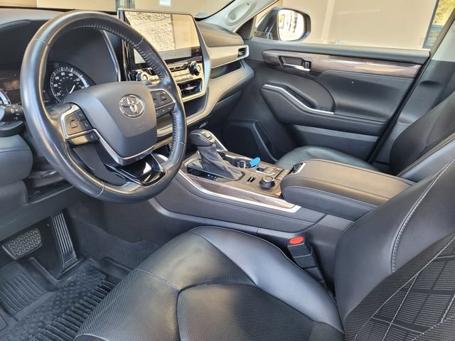 Used 2021 Toyota Highlander Platinum AWD/4WD image 12