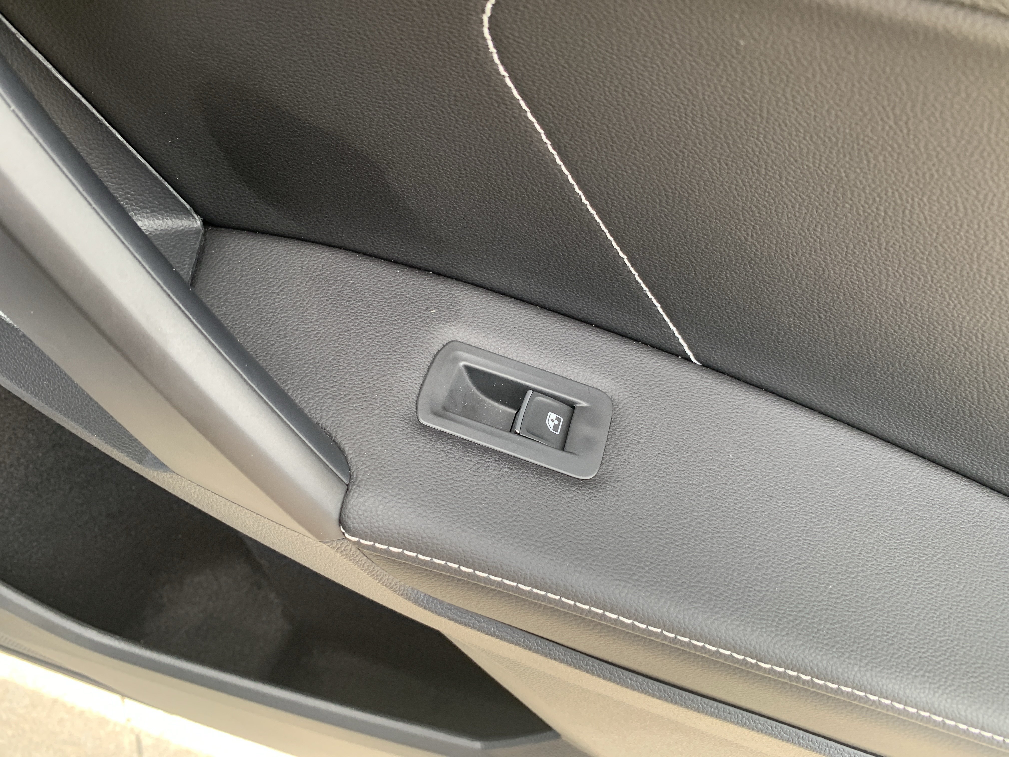 Used 2023 Volkswagen Tiguan SE w/ Panoramic Sunroof Package FWD image 38