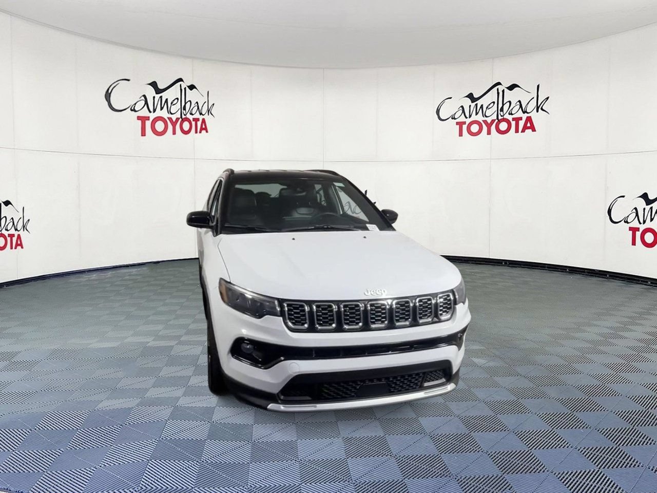 Used 2025 Jeep Compass Limited AWD/4WD image 4