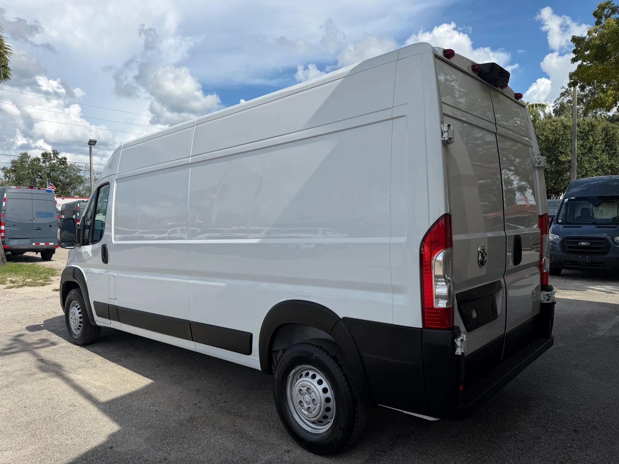 Used 2024 RAM ProMaster 2500 159 High Roof w/ Convenience Group FWD image 3