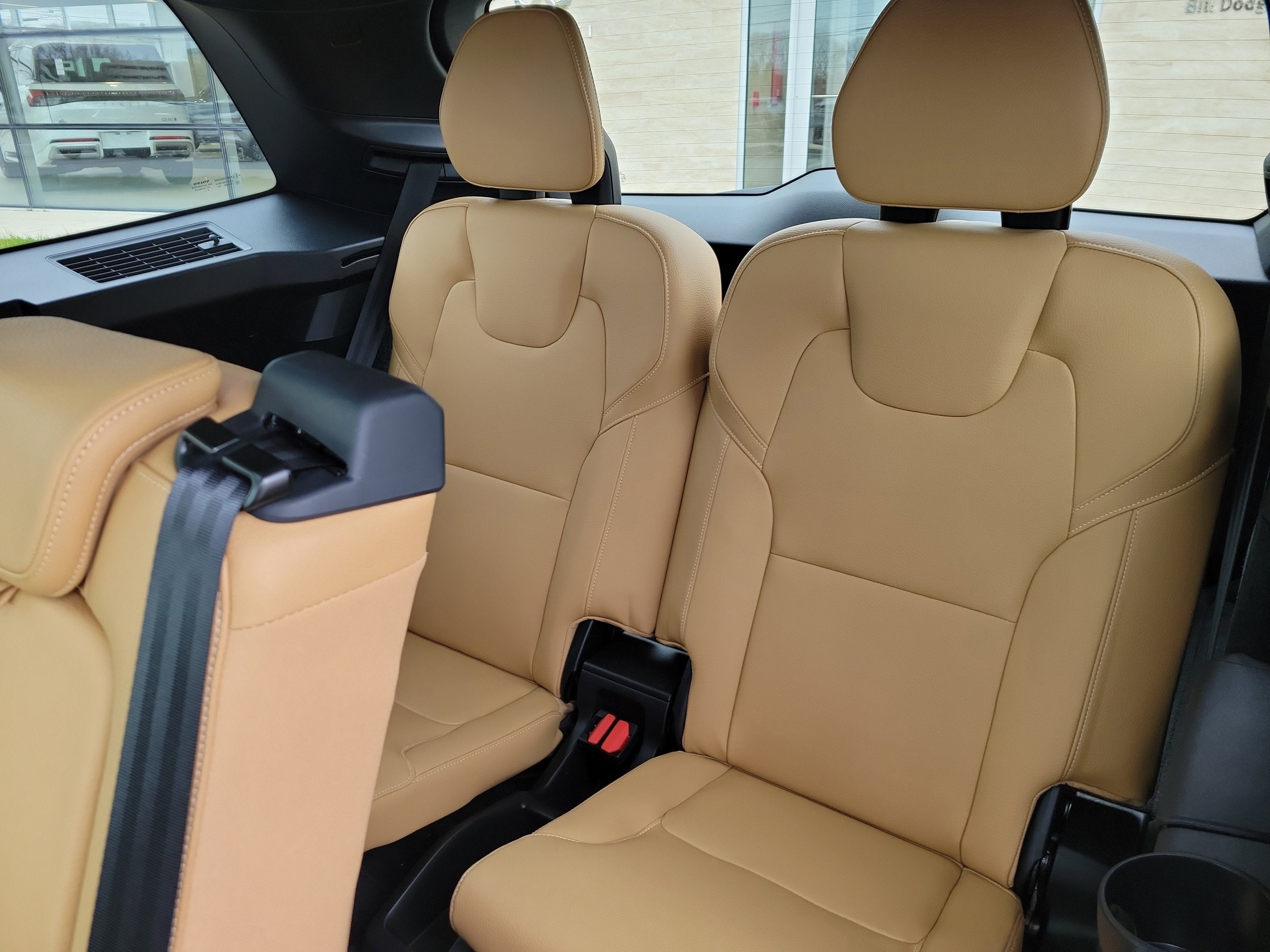 Used 2017 Volvo XC90 T6 Momentum w/ Vision Package AWD/4WD image 30