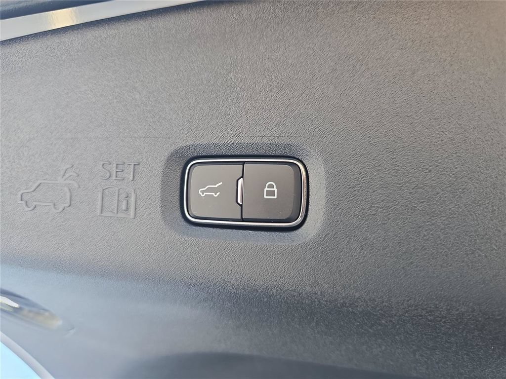 New 2027 Lincoln Navigator Premiere RWD image 21