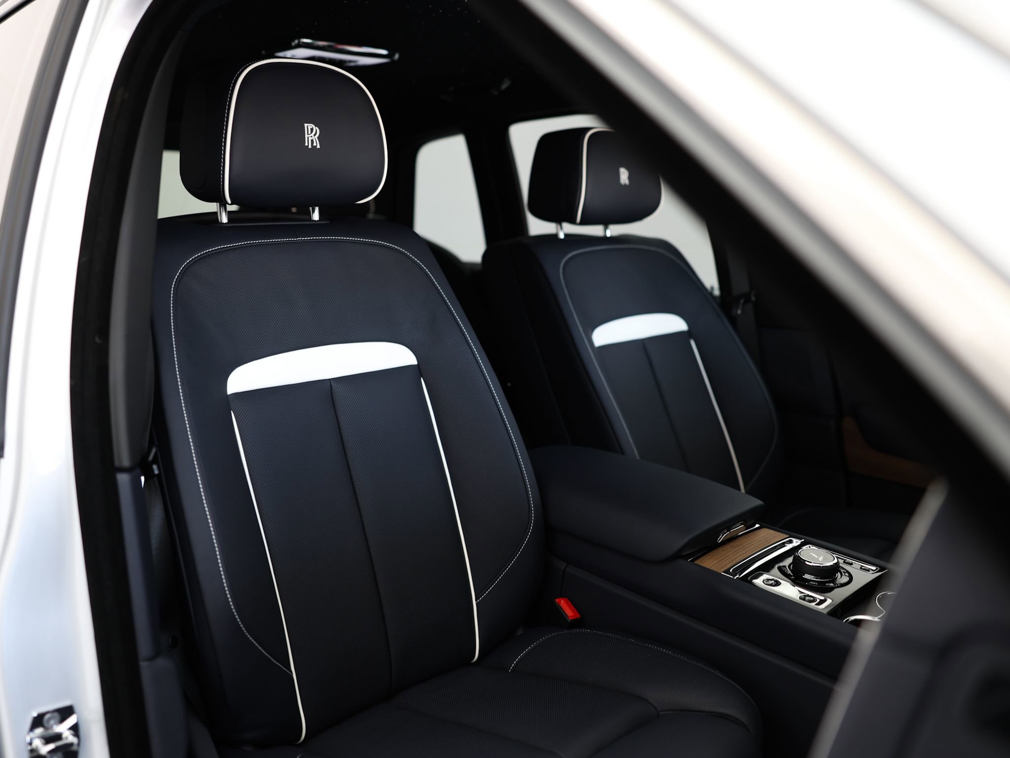 New 2026 Rolls-Royce Cullinan image 33