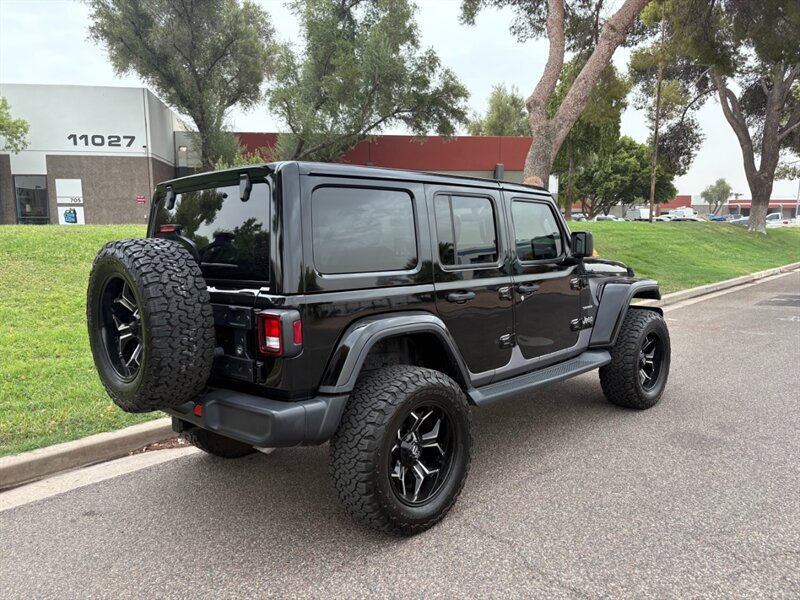 Used 2018 Jeep Wrangler Unlimited Sahara AWD/4WD image 3