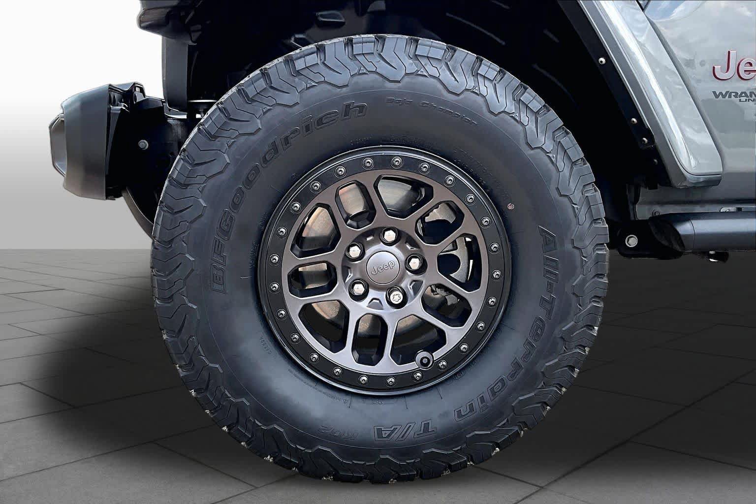 Used 2021 Jeep Wrangler Unlimited Rubicon w/ Xtreme Recon 35" Tire Package AWD/4WD image 11