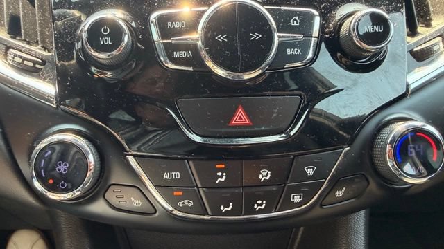 Used 2018 Chevrolet Cruze Premier w/ Premier True North Edition FWD image 22