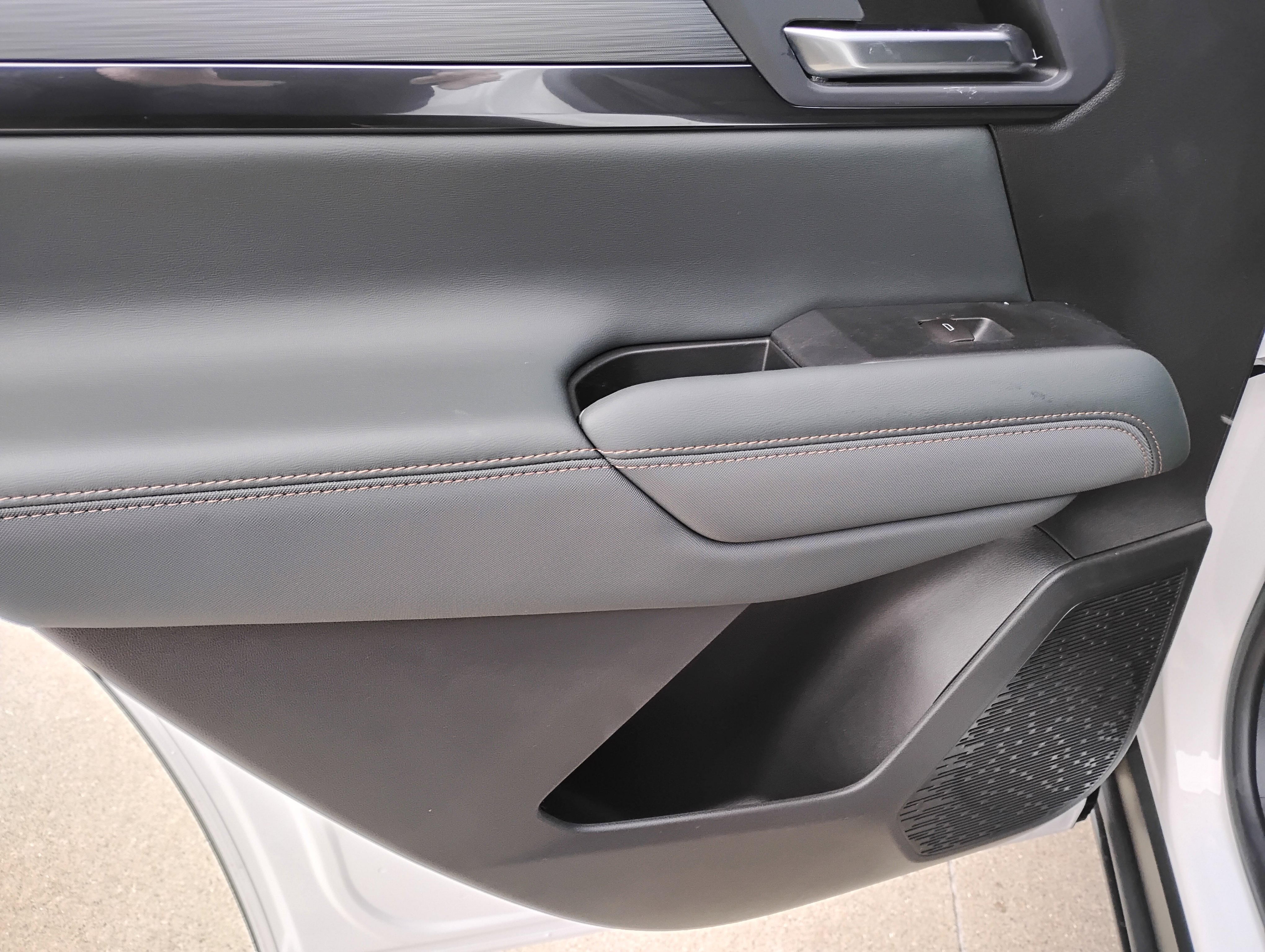 New 2026 GMC Terrain AT4 w/ LPO, Black Badging Package image 16