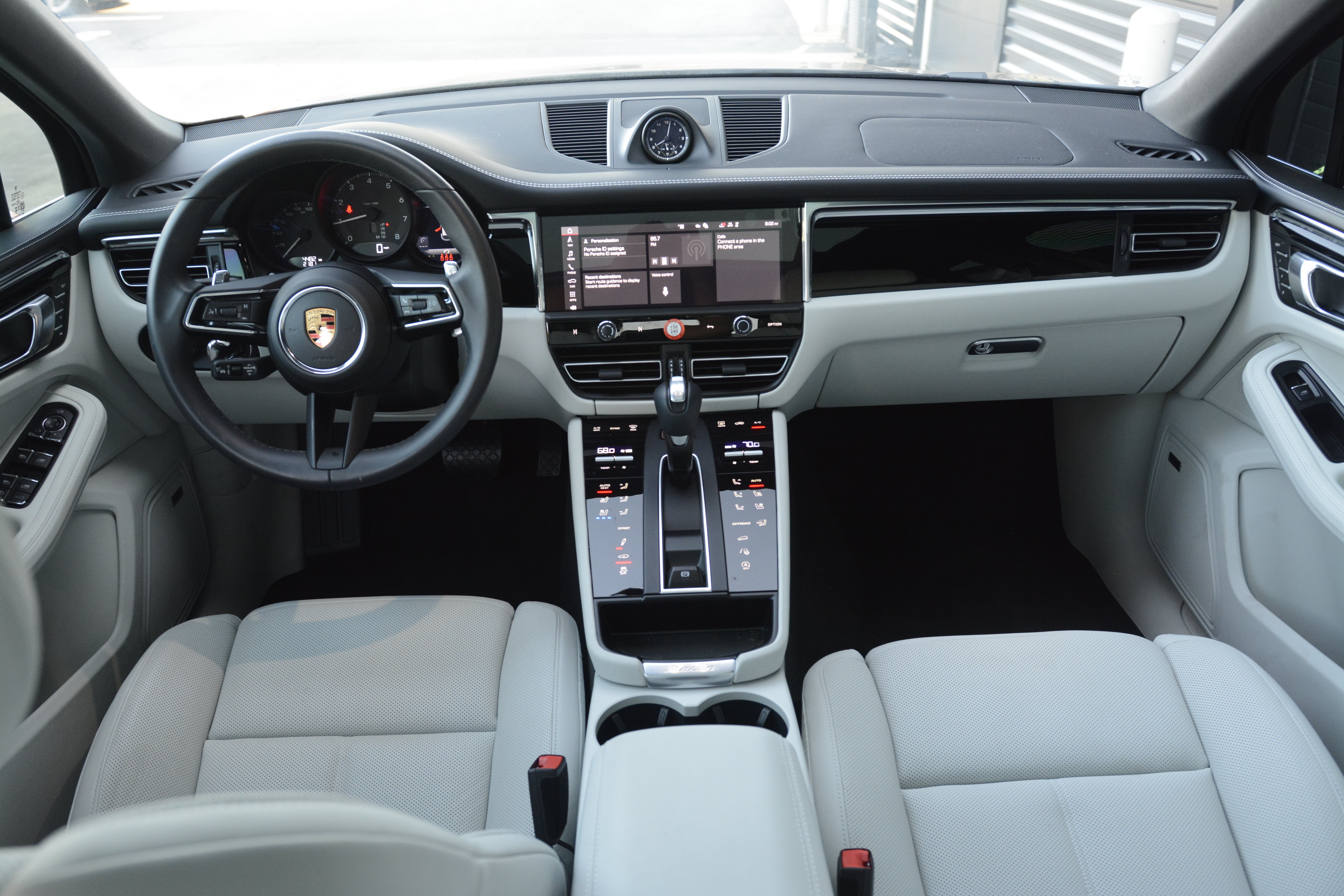 Certified 2026 Porsche Macan AWD/4WD image 12