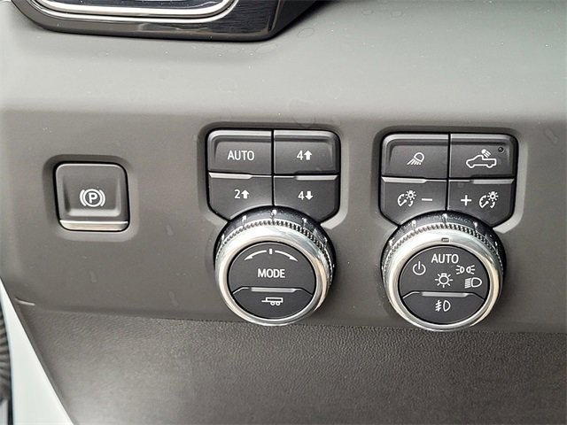 Used 2025 GMC Sierra 2500 AT4 image 16