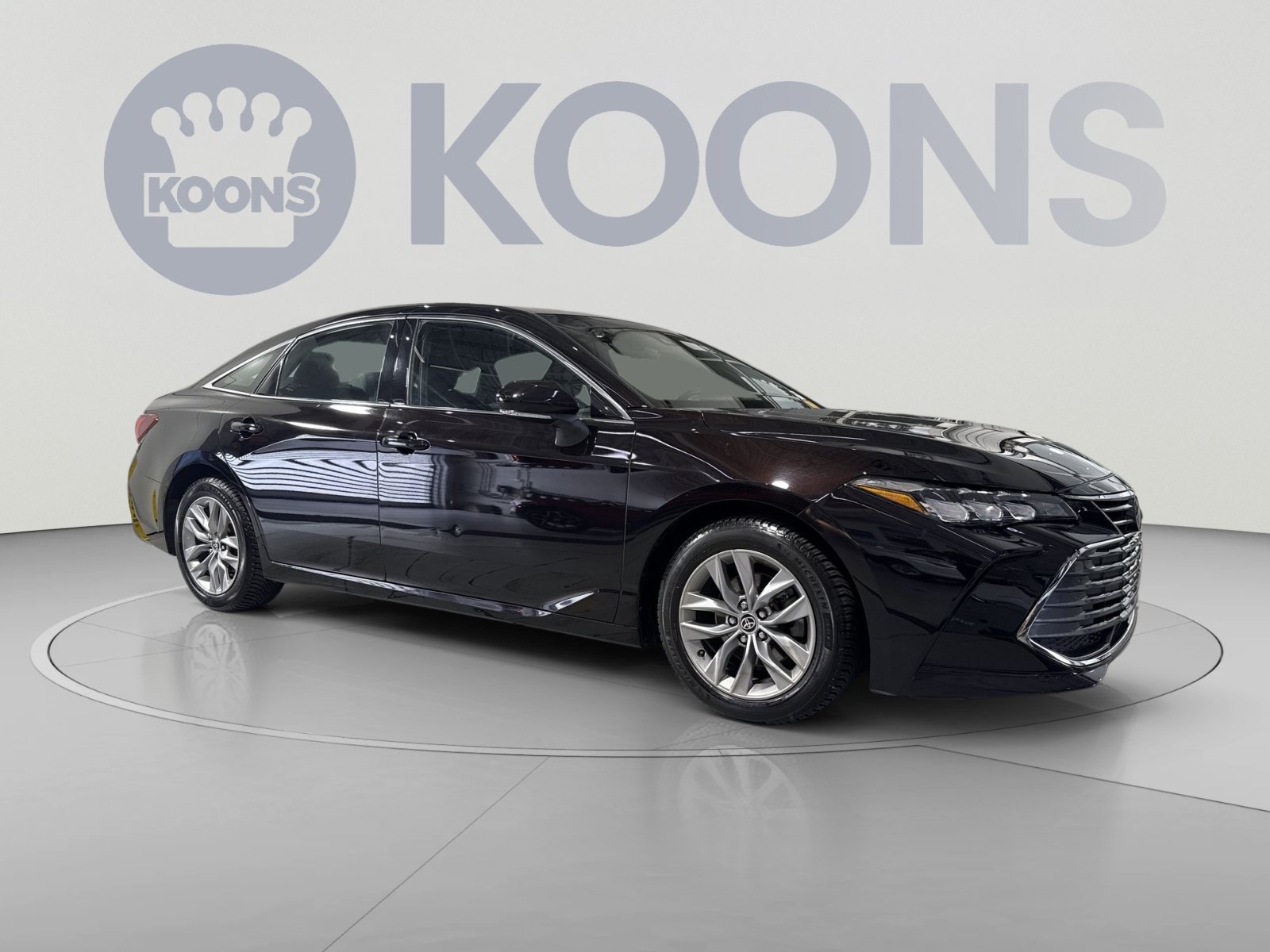 Used 2022 Toyota Avalon XLE FWD image 2