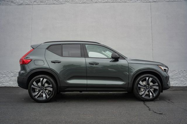 Used 2026 Volvo XC40 B5 Ultra w/ Protection Package Premier image 3