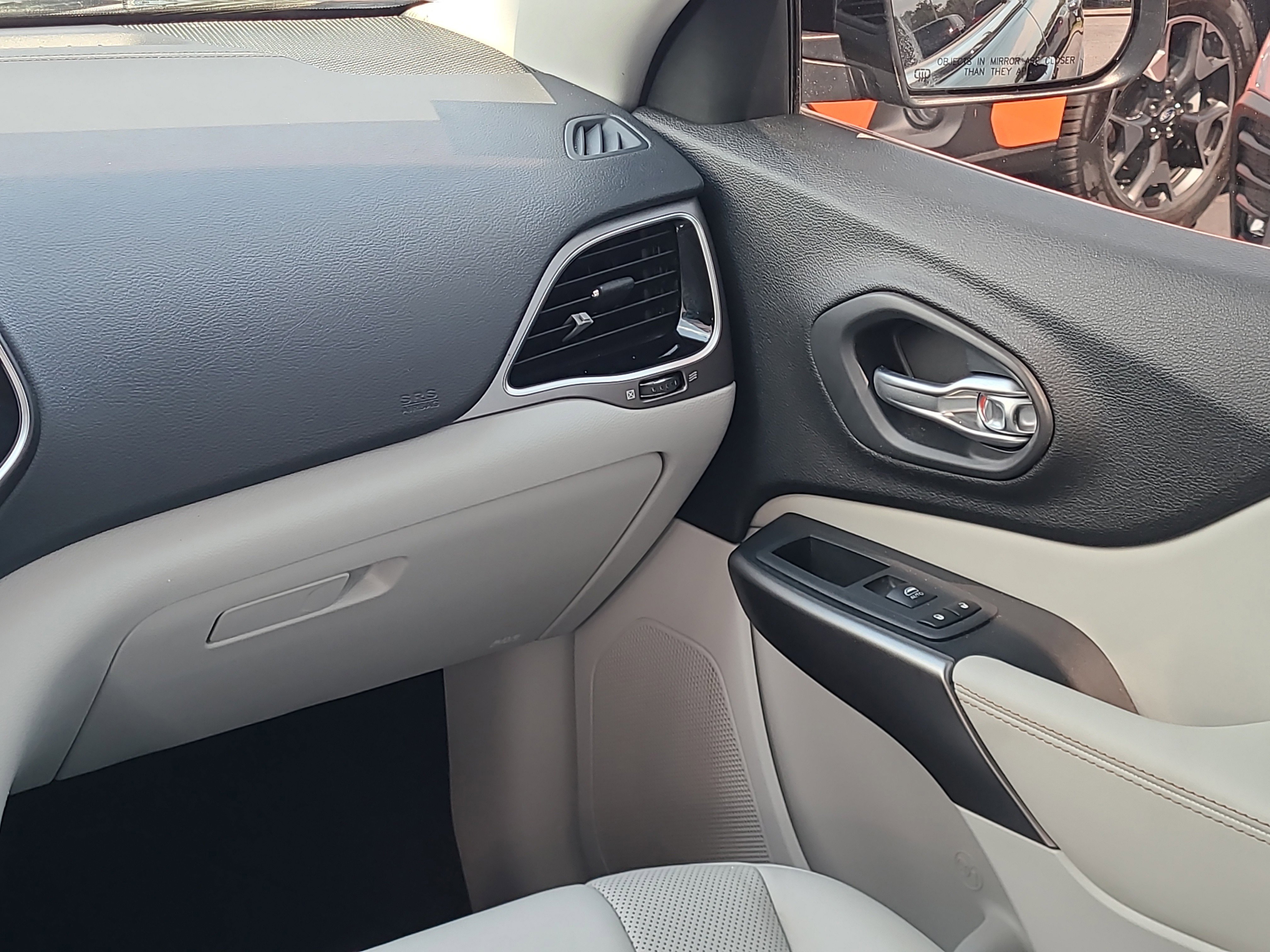 Used 2020 Jeep Cherokee Limited FWD image 17