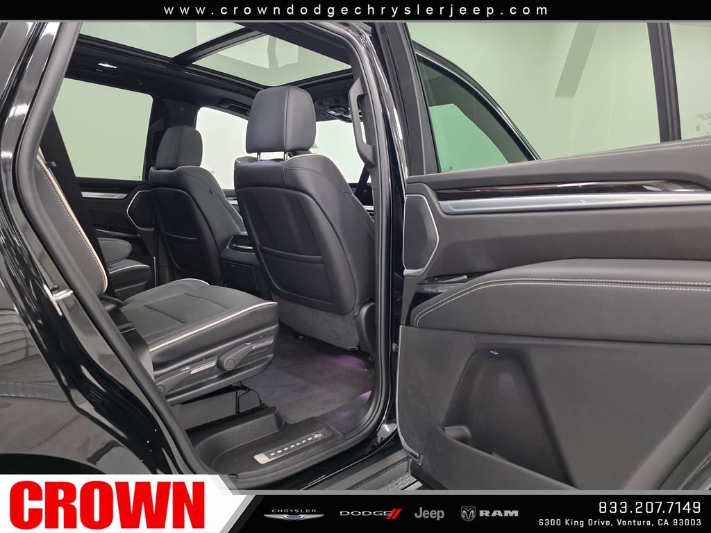 Used 2026 Cadillac Escalade Luxury AWD/4WD image 15