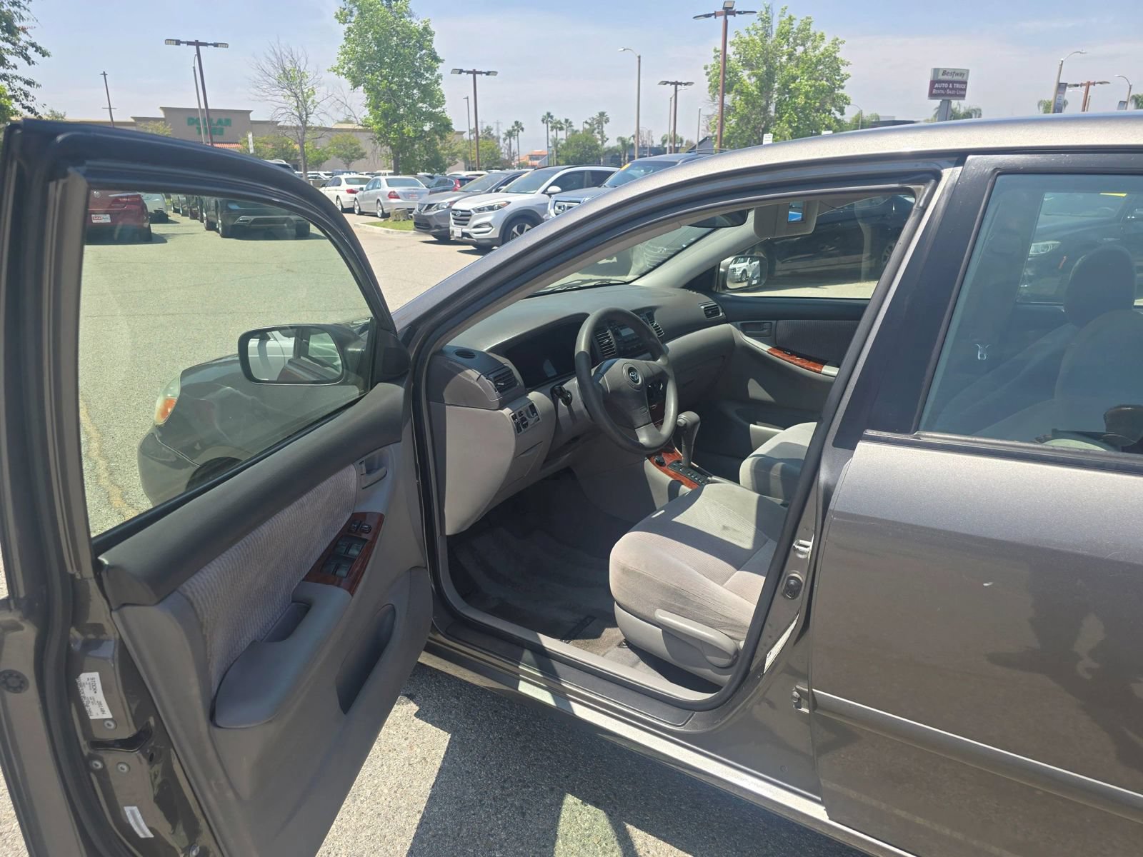Used 2005 Toyota Corolla LE FWD image 9