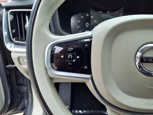 Used 2020 Volvo V60 T5 Cross Country image 13