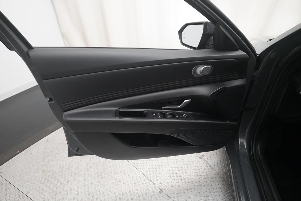 Used 2024 Hyundai Elantra Limited FWD image 27