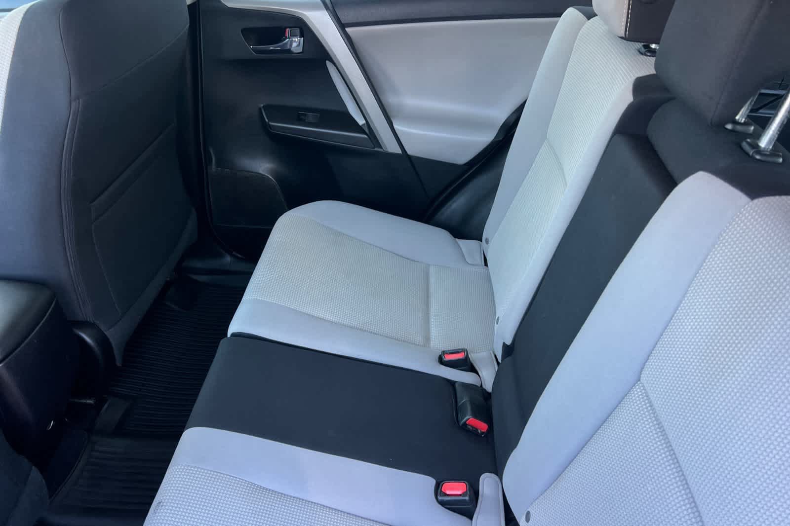 Used 2018 Toyota RAV4 XLE FWD image 5