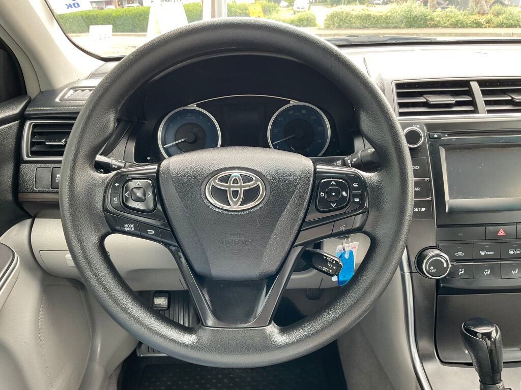 Used 2017 Toyota Camry LE image 19