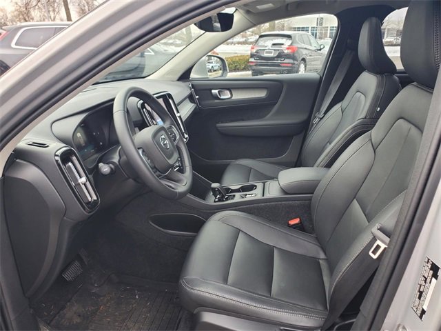 Used 2025 Volvo XC40 B5 Core w/ Protection Package Premier image 14