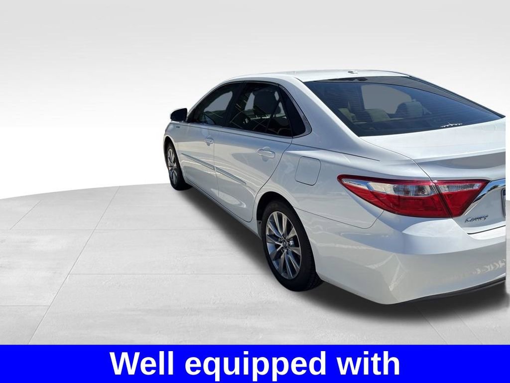 Used 2017 Toyota Camry XLE w/ Moonroof Package FWD image 3
