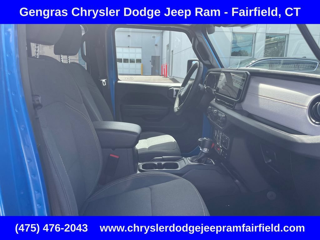 Certified 2025 Jeep Gladiator Sport AWD/4WD image 15