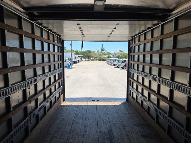 Used 2023 Isuzu NPR RWD image 13