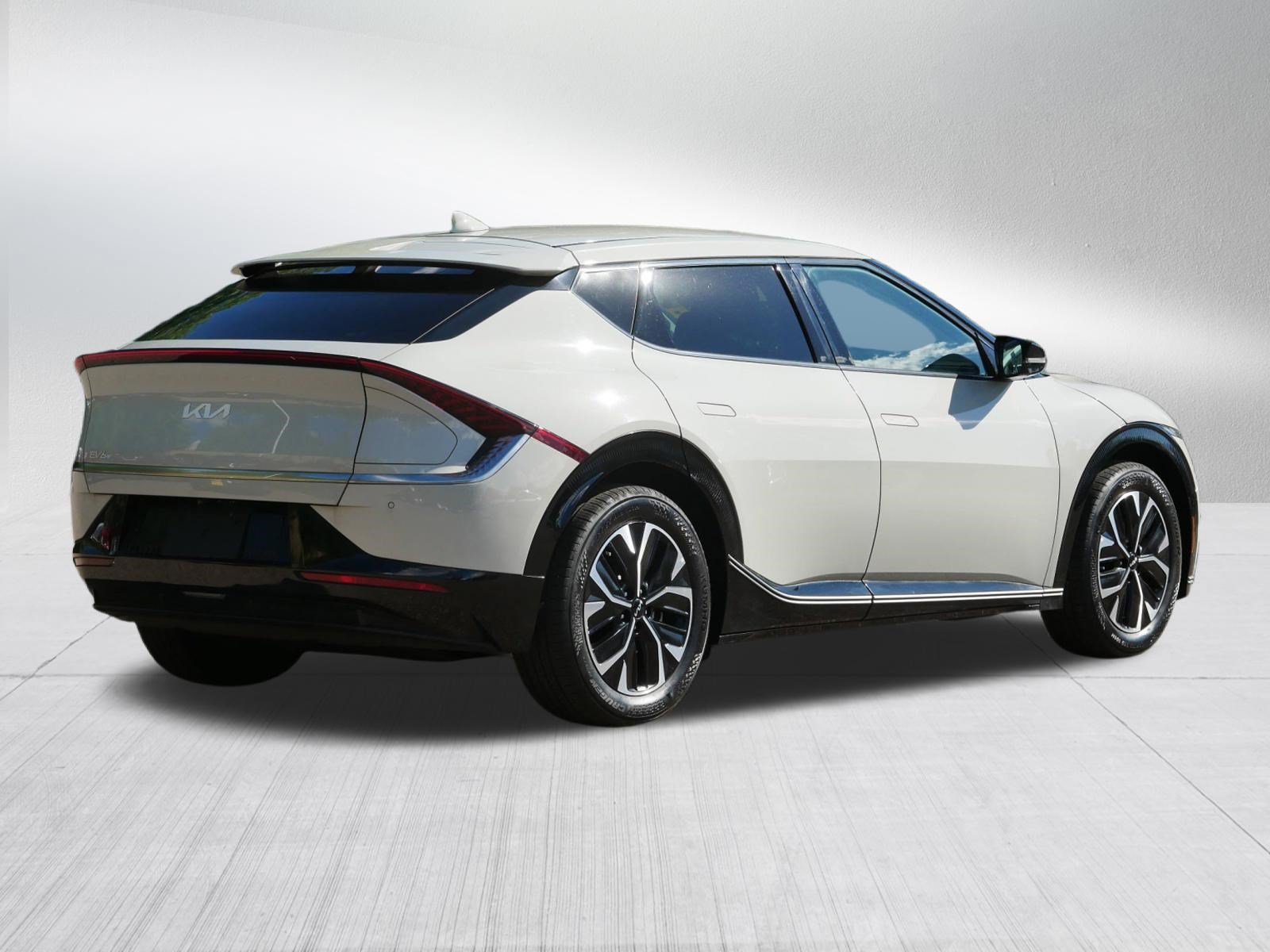 Certified 2022 Kia EV6 Wind AWD/4WD image 7