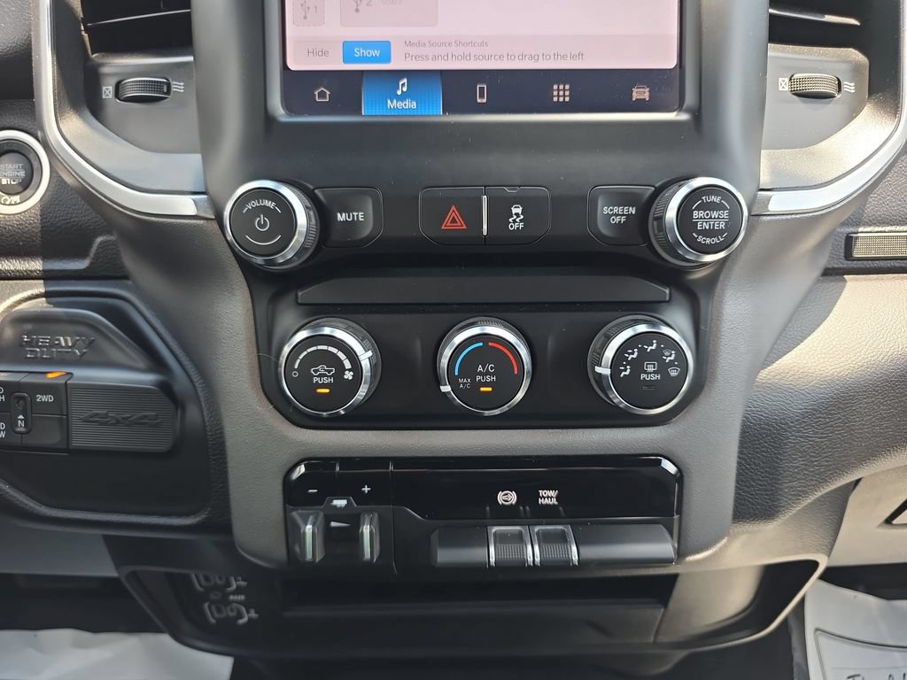 Used 2024 RAM 3500 Big Horn AWD/4WD image 23