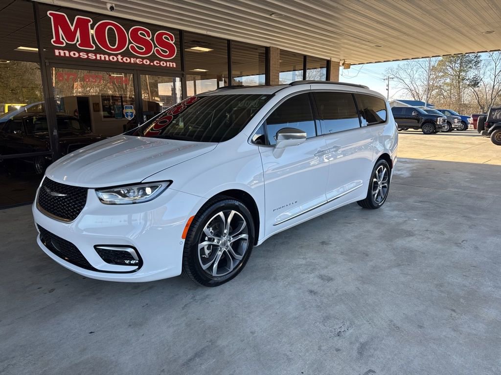 Used 2024 Chrysler Pacifica Pinnacle w/ Trailer Tow Group image 1