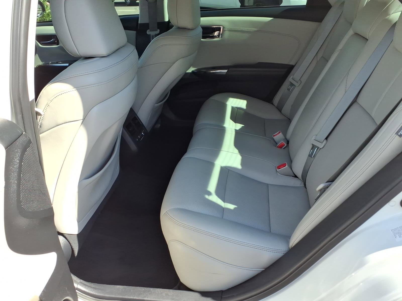 Used 2018 Toyota Avalon Limited w/ Carpet Mat Package FWD image 10