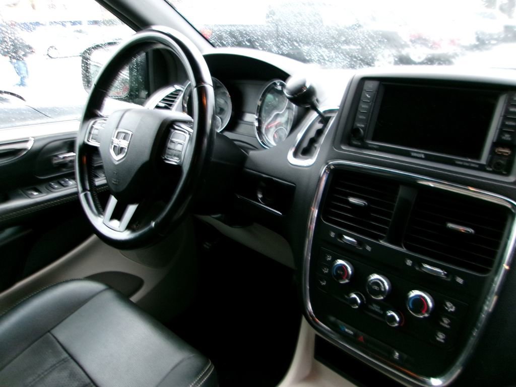 Used 2020 Dodge Grand Caravan SXT image 17