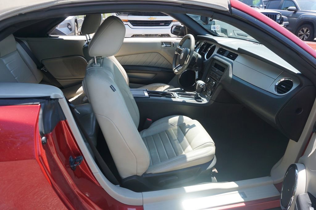 Used 2010 Ford Mustang Premium RWD image 12