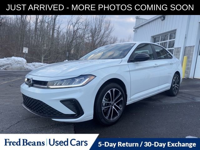 Used 2025 Volkswagen Jetta Sport image 3