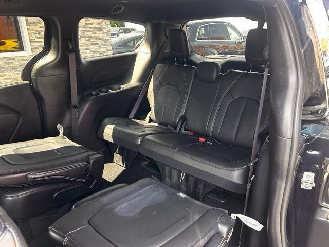 Used 2025 Chrysler Pacifica Select FWD image 16