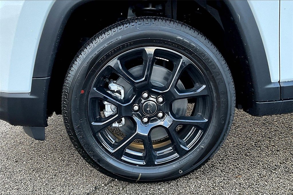 New 2026 Jeep Compass Latitude image 12