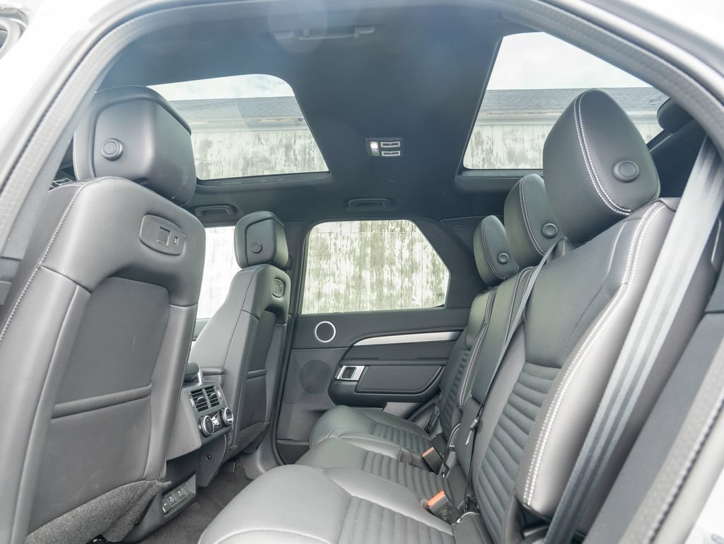 Certified 2025 Land Rover Discovery Dynamic SE AWD/4WD image 34
