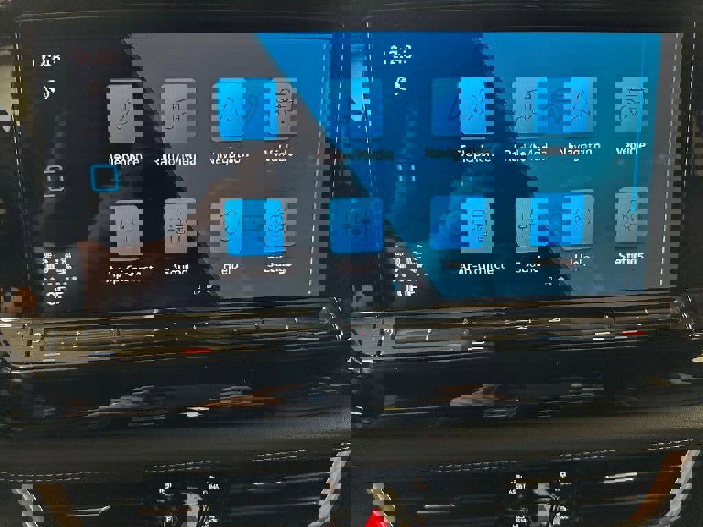 Used 2025 Volkswagen Atlas Cross Sport SE image 26