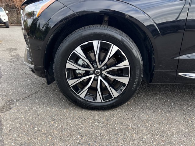 Used 2023 Volvo XC60 B5 Plus AWD/4WD image 28