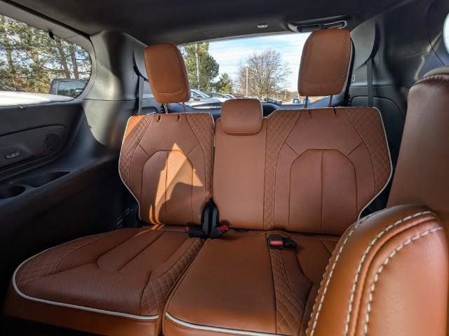 New 2026 Chrysler Pacifica Select FWD image 10