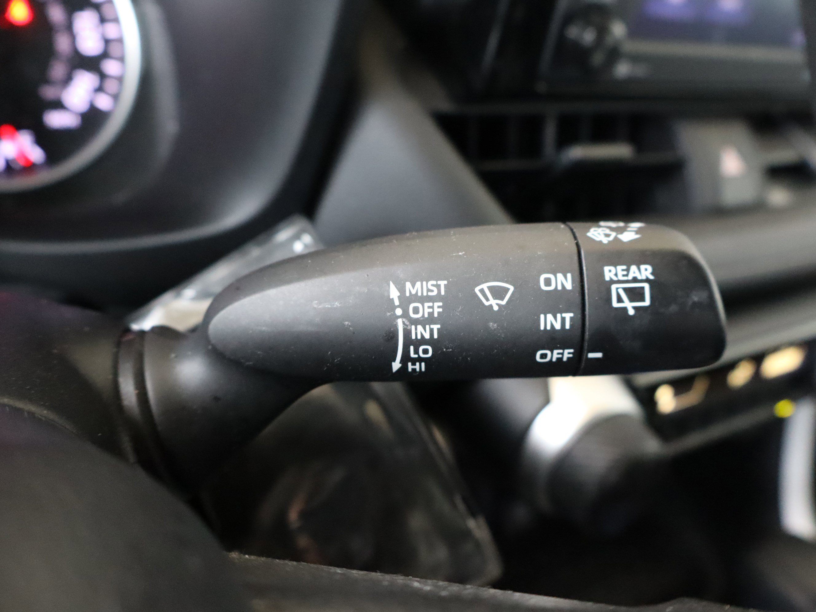 Used 2022 Toyota RAV4 LE image 22